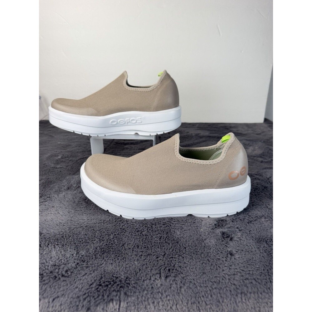 OOFOS OOmg Women’s 8 Slip On Recovery Shoes Beige Platform Comfort Sneakers